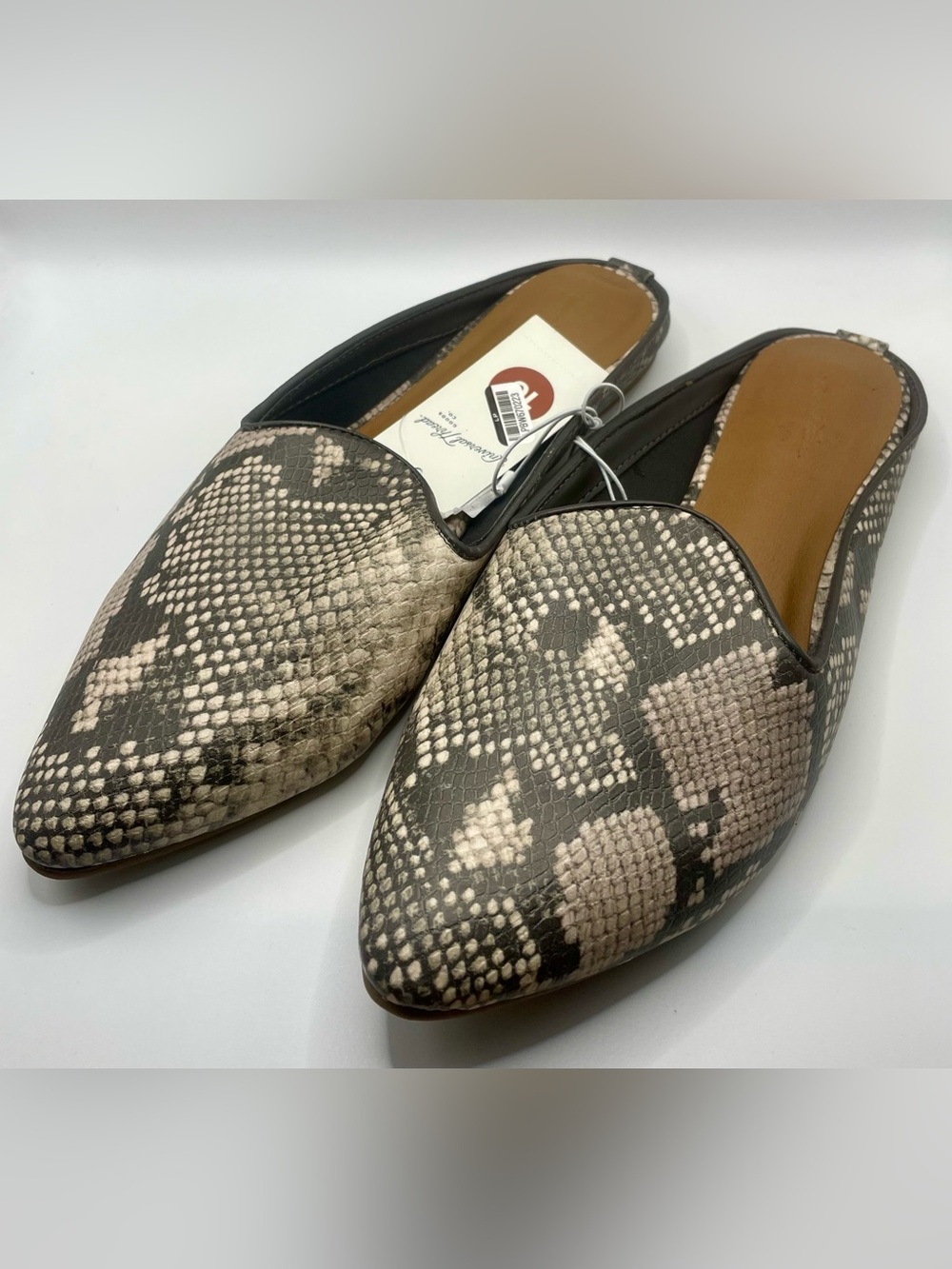 (Size 10) Universal Thread Women’s SnakePrint Slip on Flat Sole Mules
